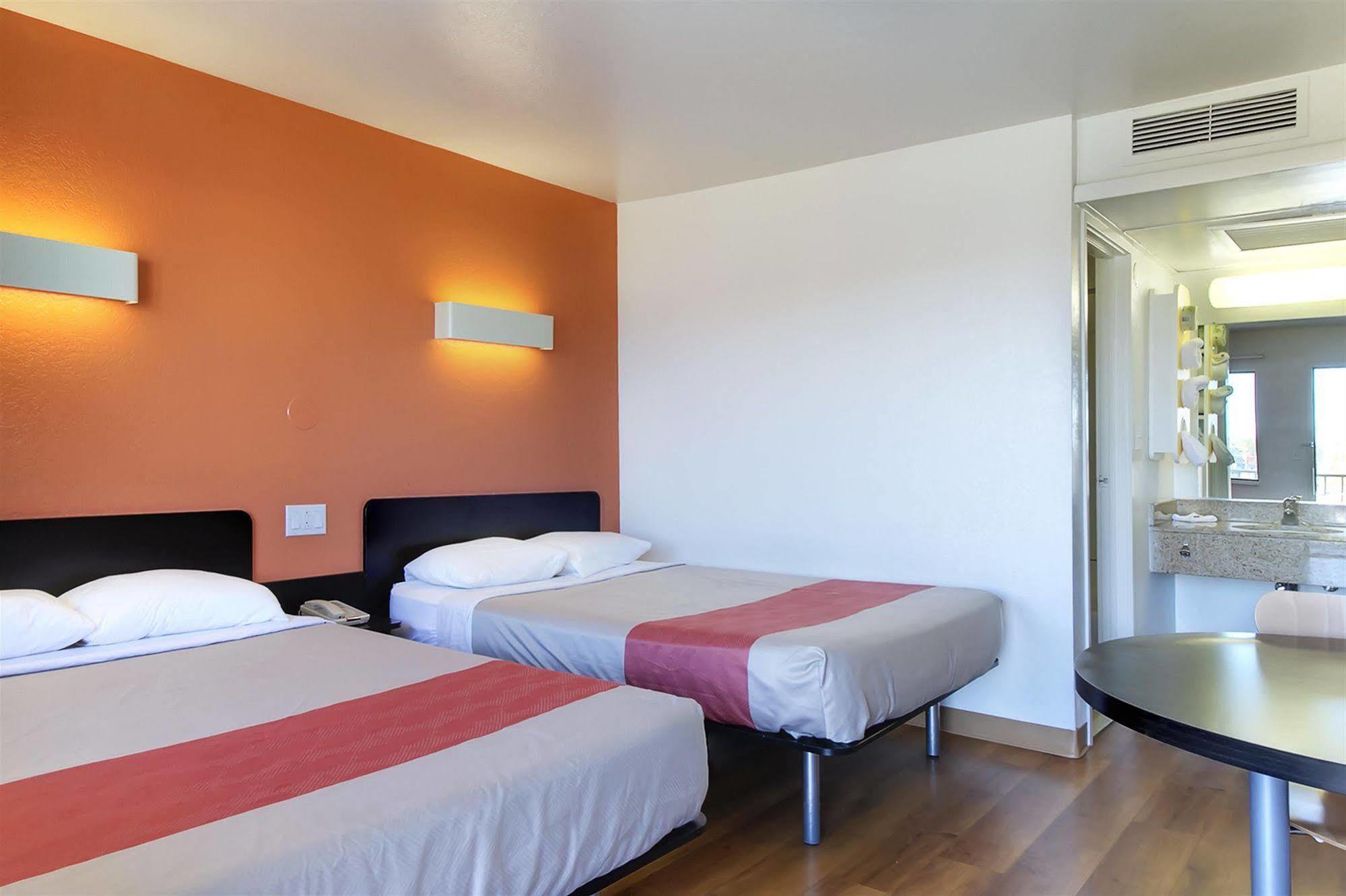 Motel 6-Capitol Heights, Md - Washington Largo Exterior photo